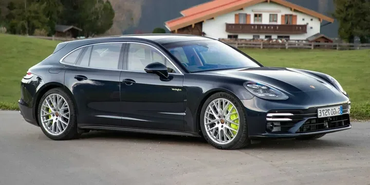2021 Porsche 2021-porsche-panamera-turbo-s-e-hybrid-sport-turismo main image