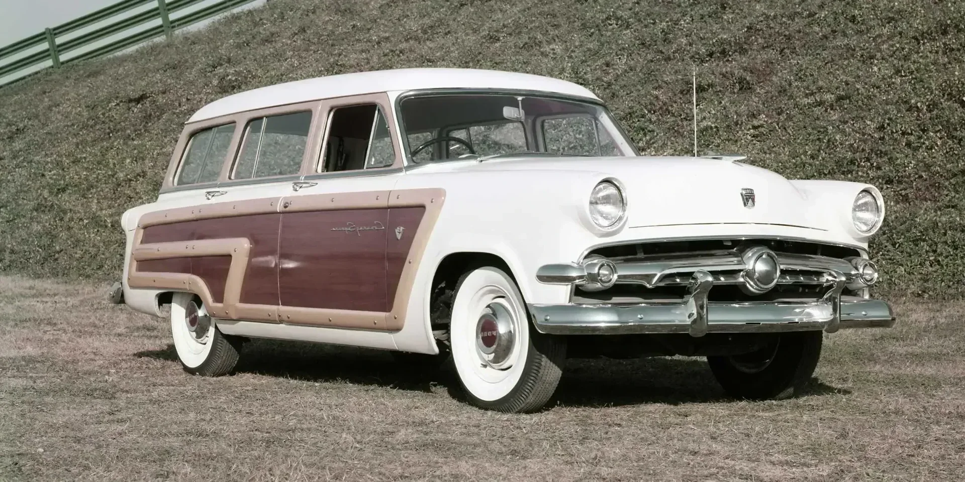 1954 Ford Crestline Country Squire photo 1