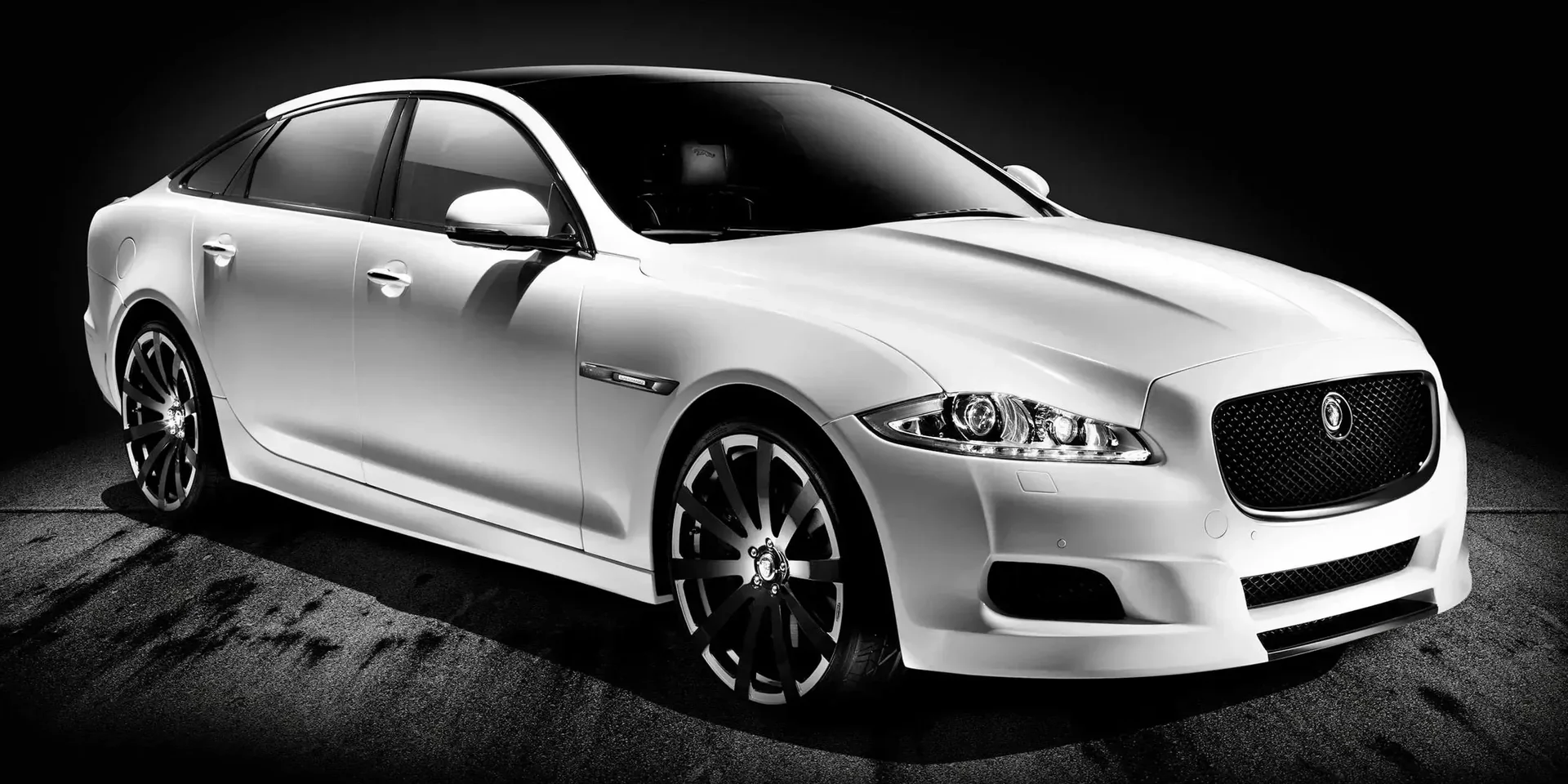 2010 Jaguar XJ75 Platinum photo 1