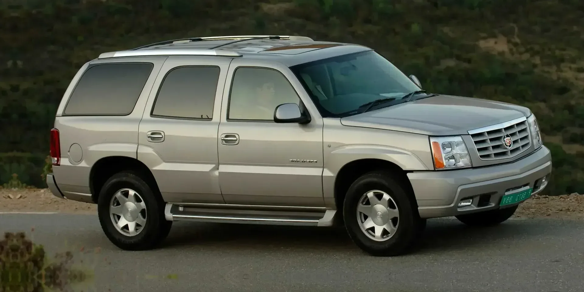 2002 Cadillac Escalade photo 1