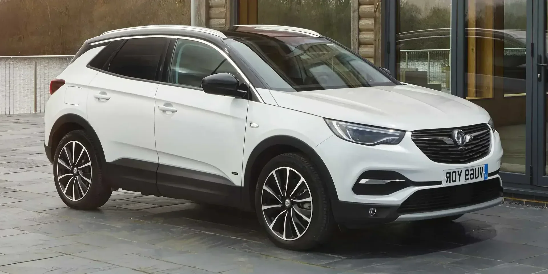 2019 Vauxhall Grandland X Hybrid4 photo 1