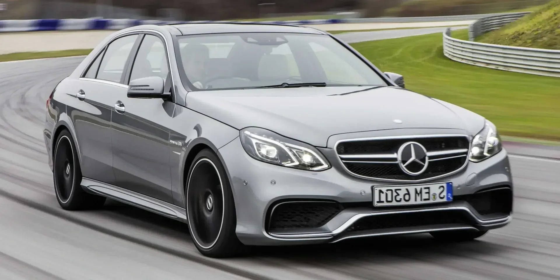 2016 Mercedes-Benz E-Class photo 1