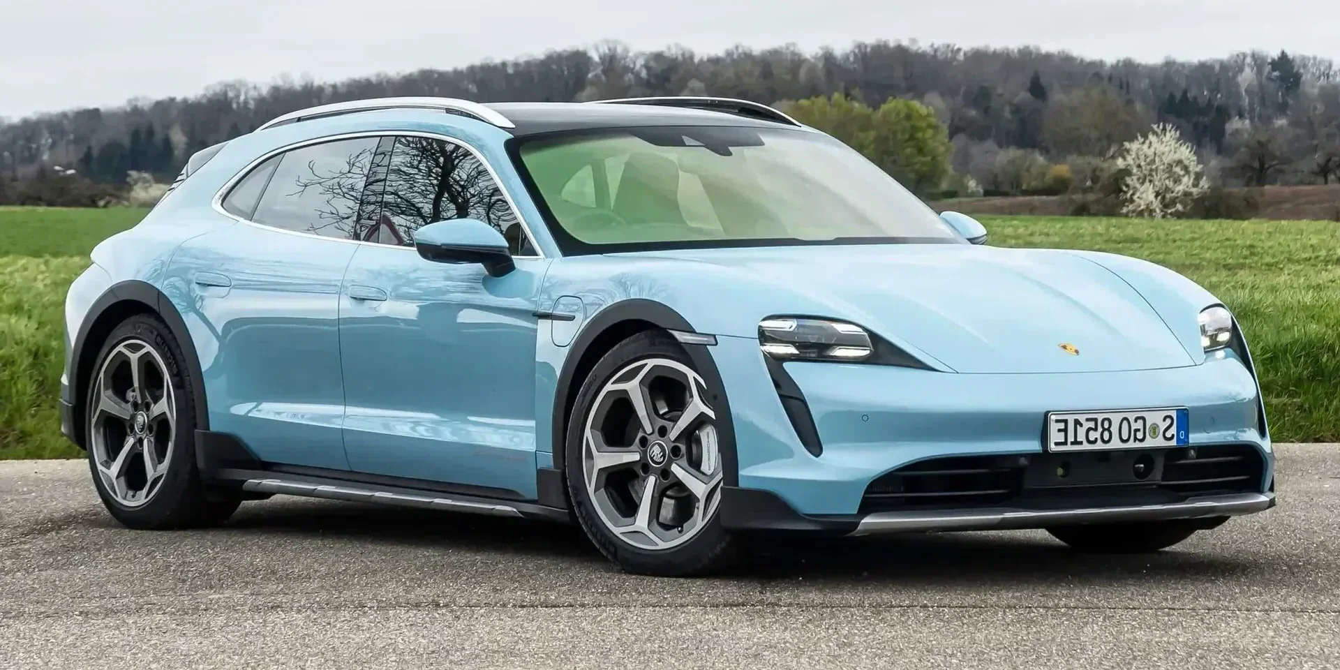 2021 Porsche Taycan photo 1