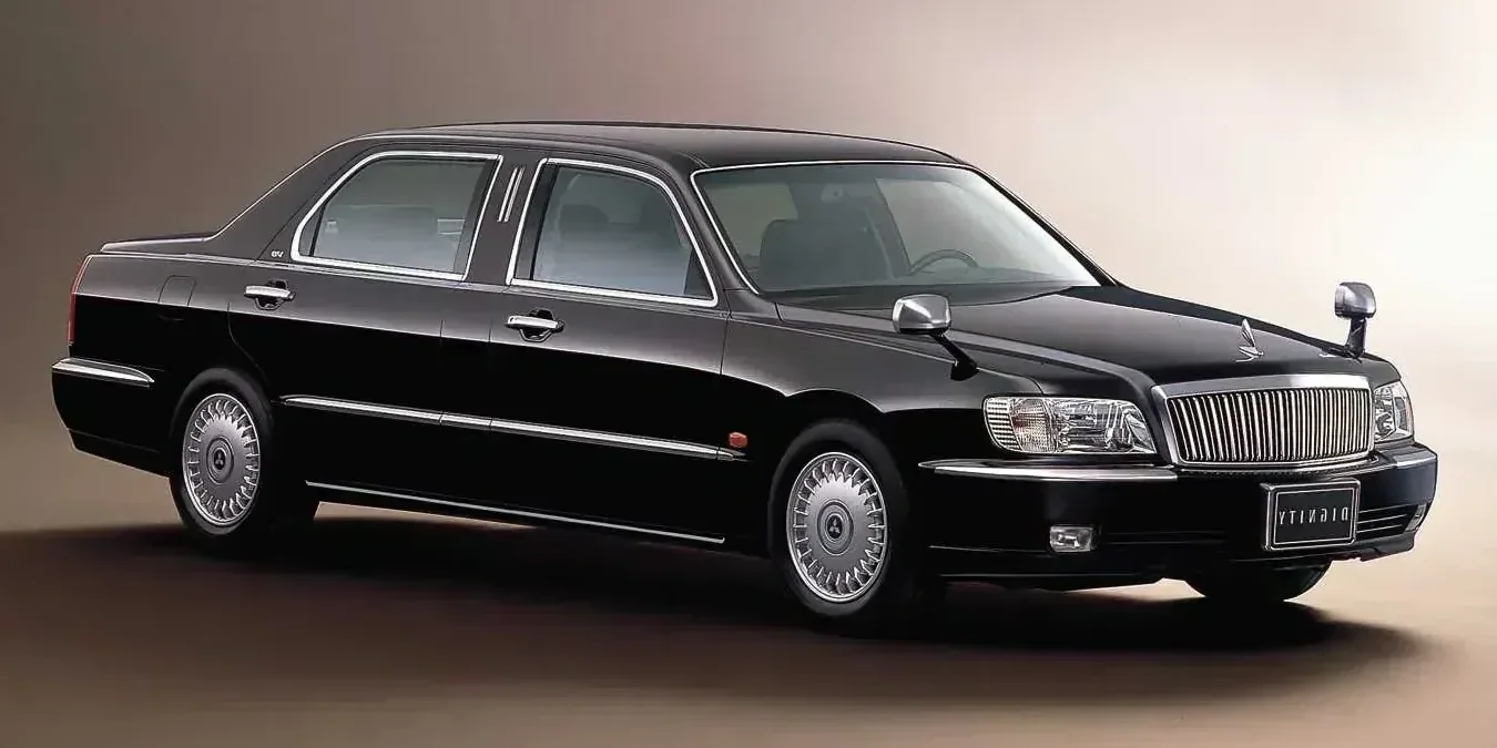 2000 Mitsubishi Dignity photo 1
