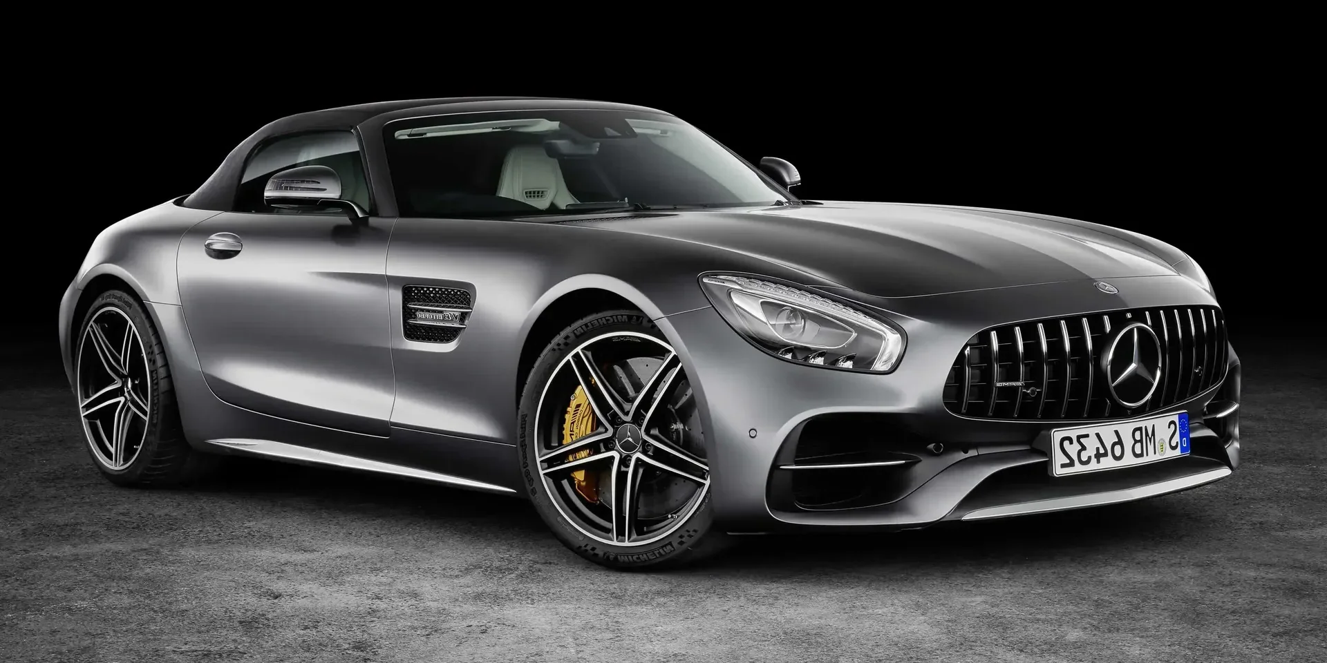 2019 Mercedes-Benz AMG GT photo 1