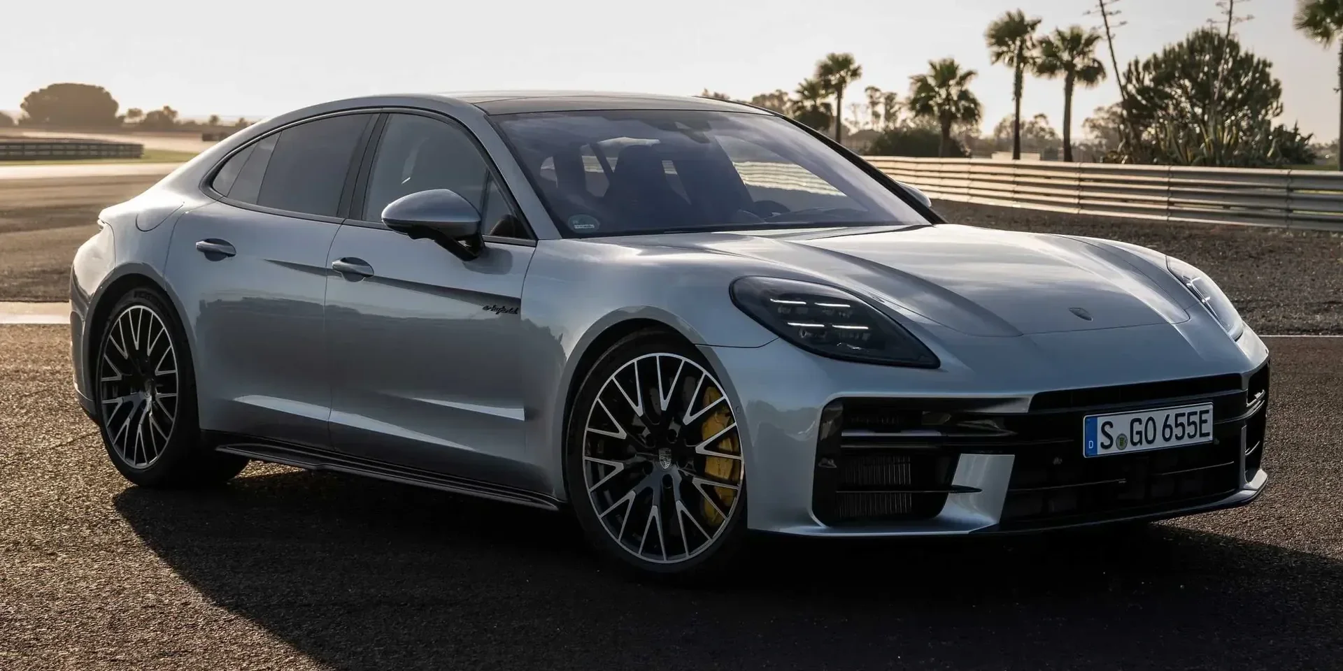 2024 Porsche Panamera photo 1