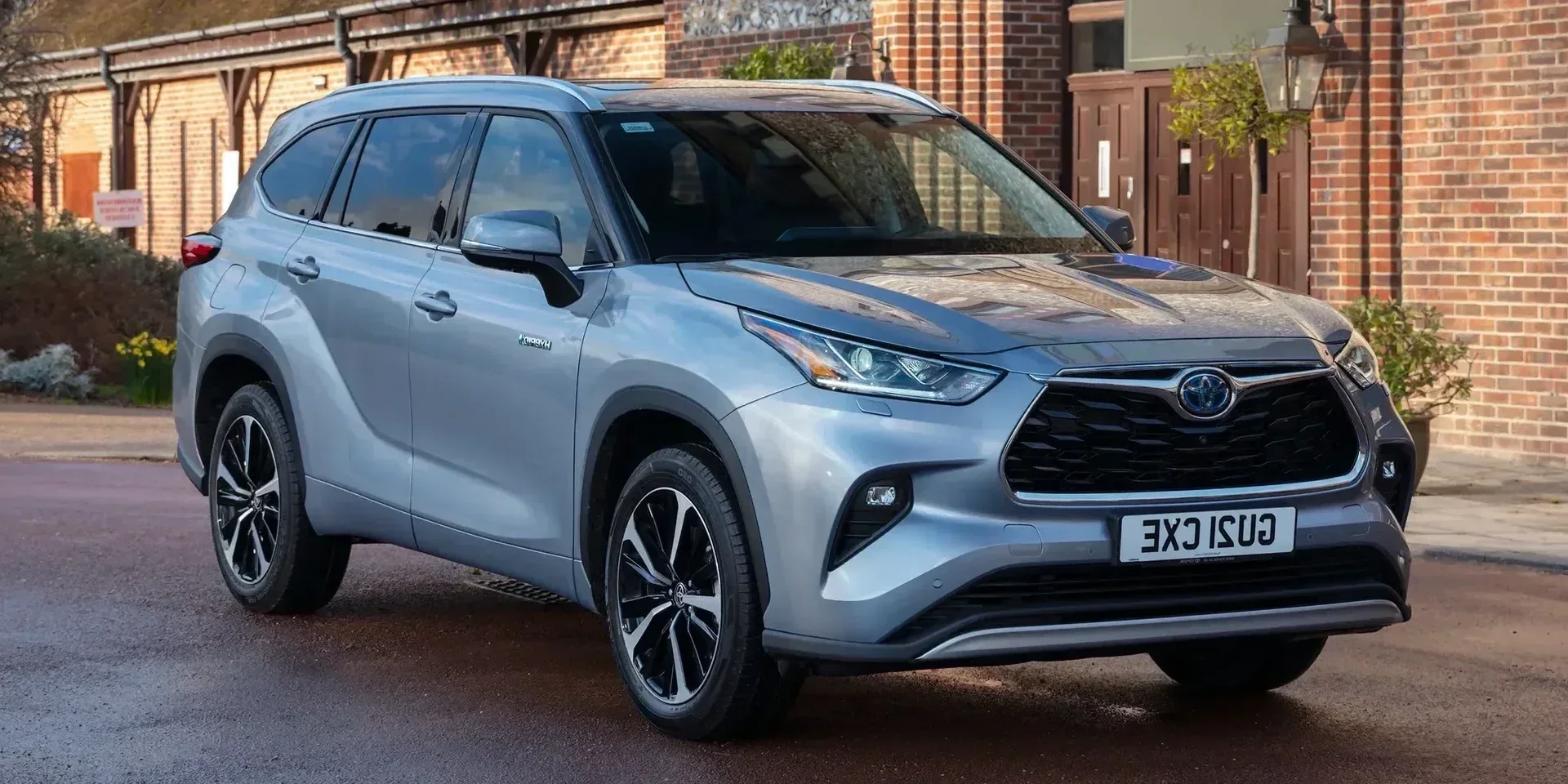 2023 Toyota Highlander photo 1