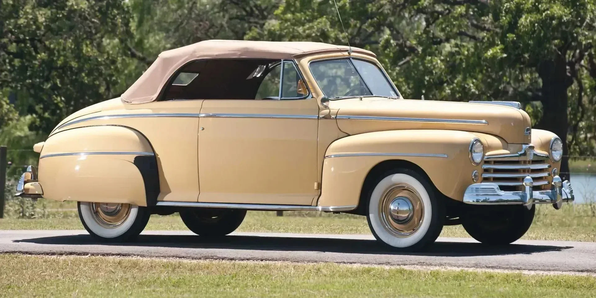 1948 Ford Super Deluxe Club photo 1