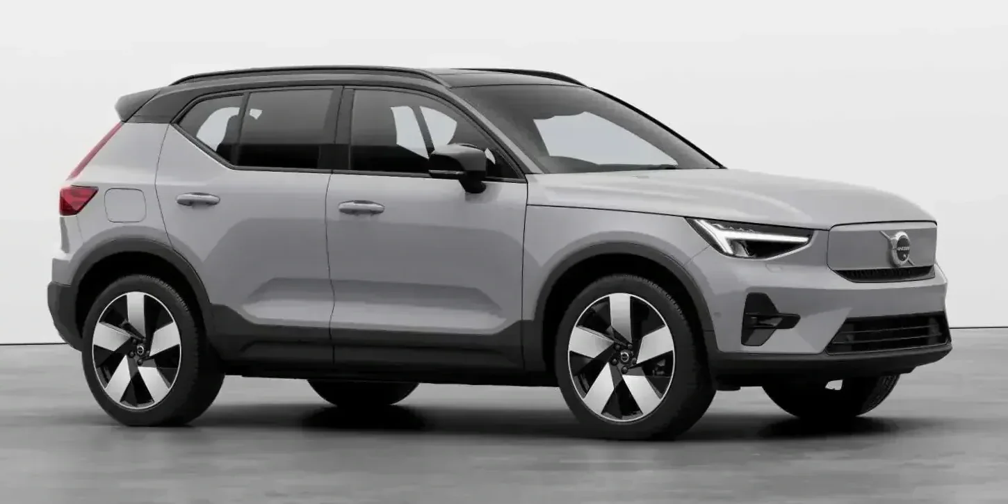 2023 Volvo XC40 photo 1