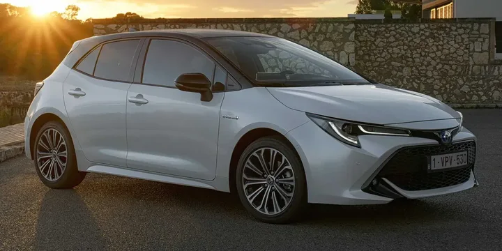 2019 Toyota 2019-toyota-corolla-hybrid-e main image