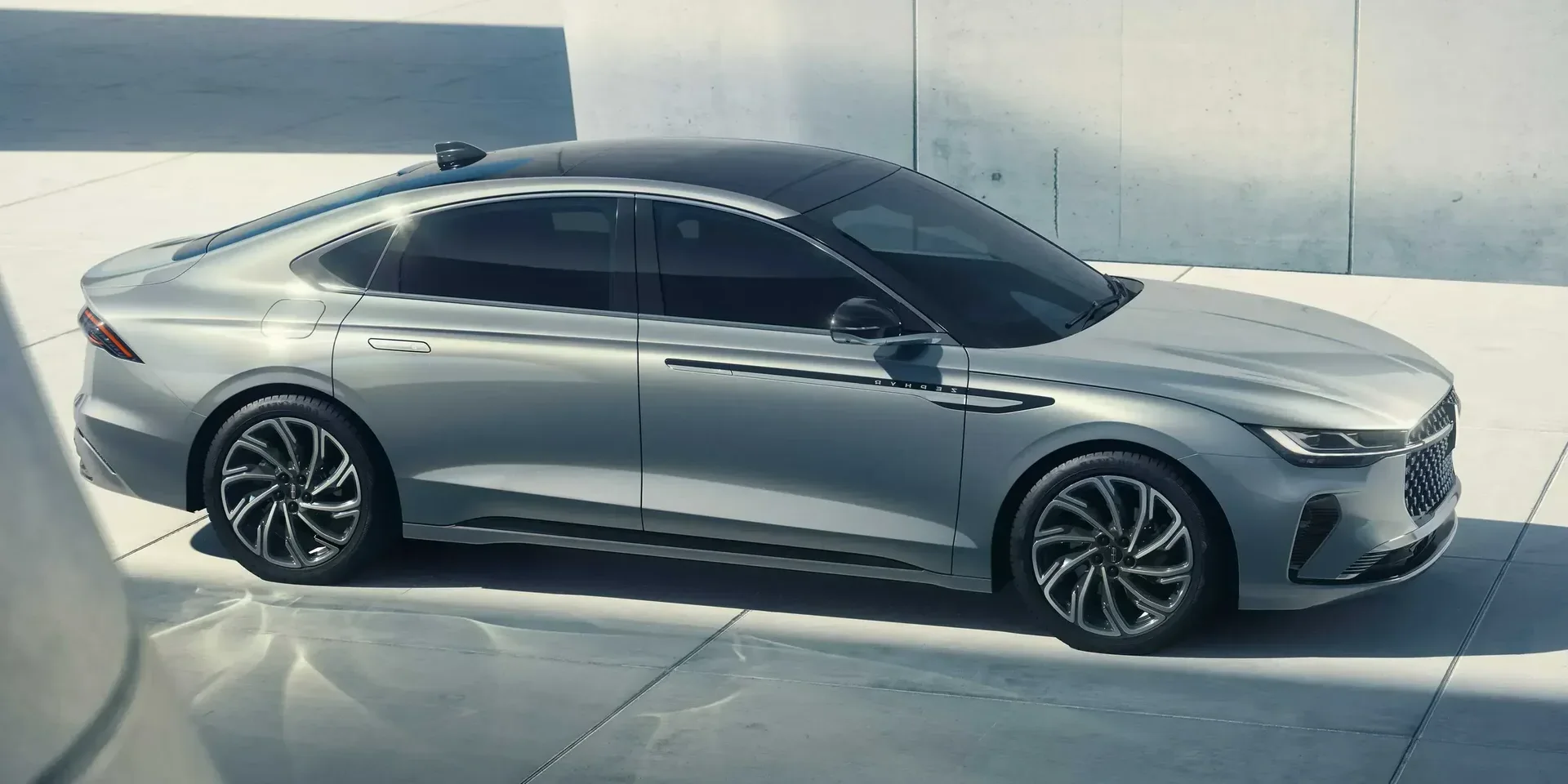 2022 Lincoln Zephyr photo 1