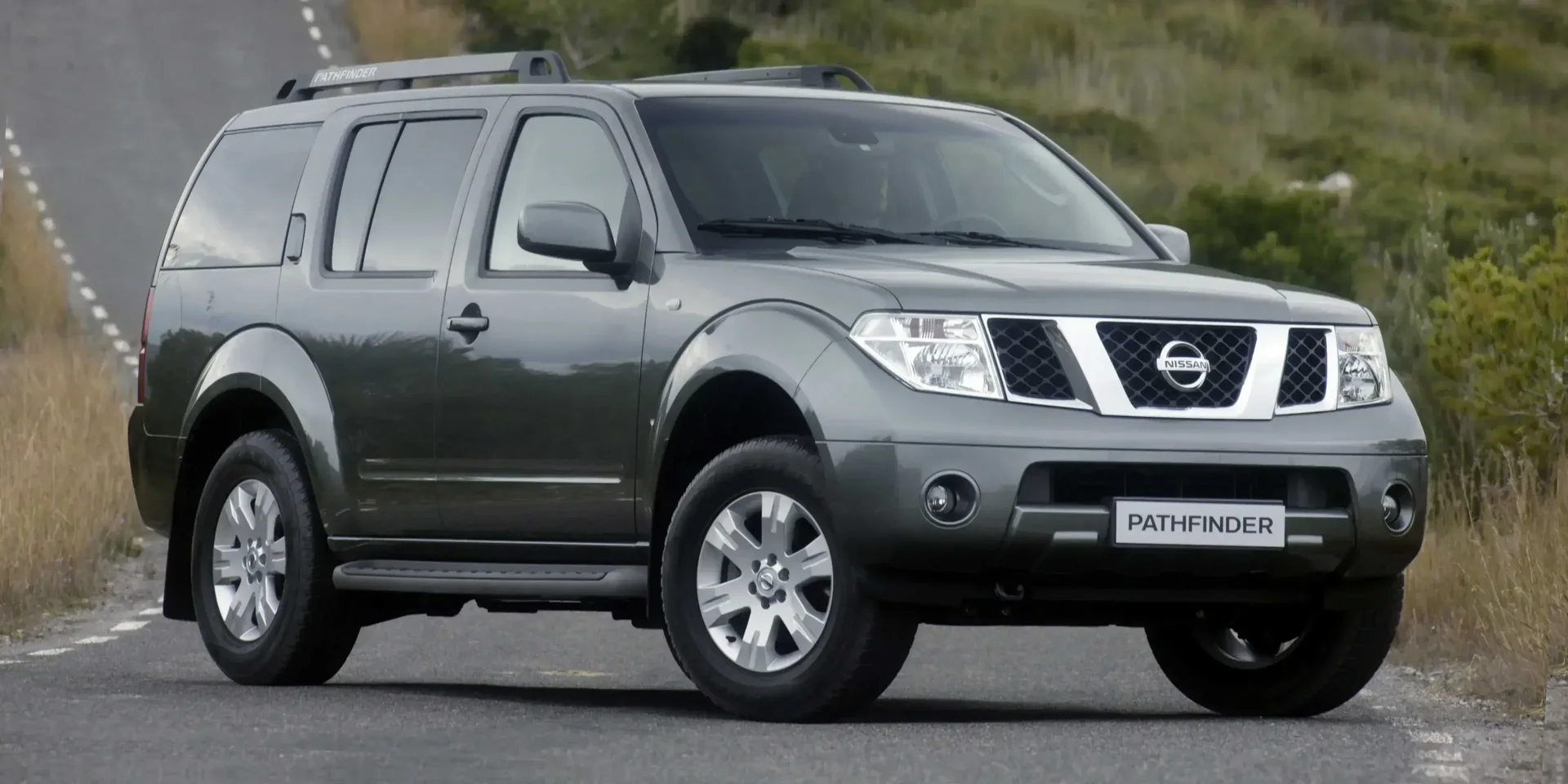 2010 Nissan Pathfinder photo 1