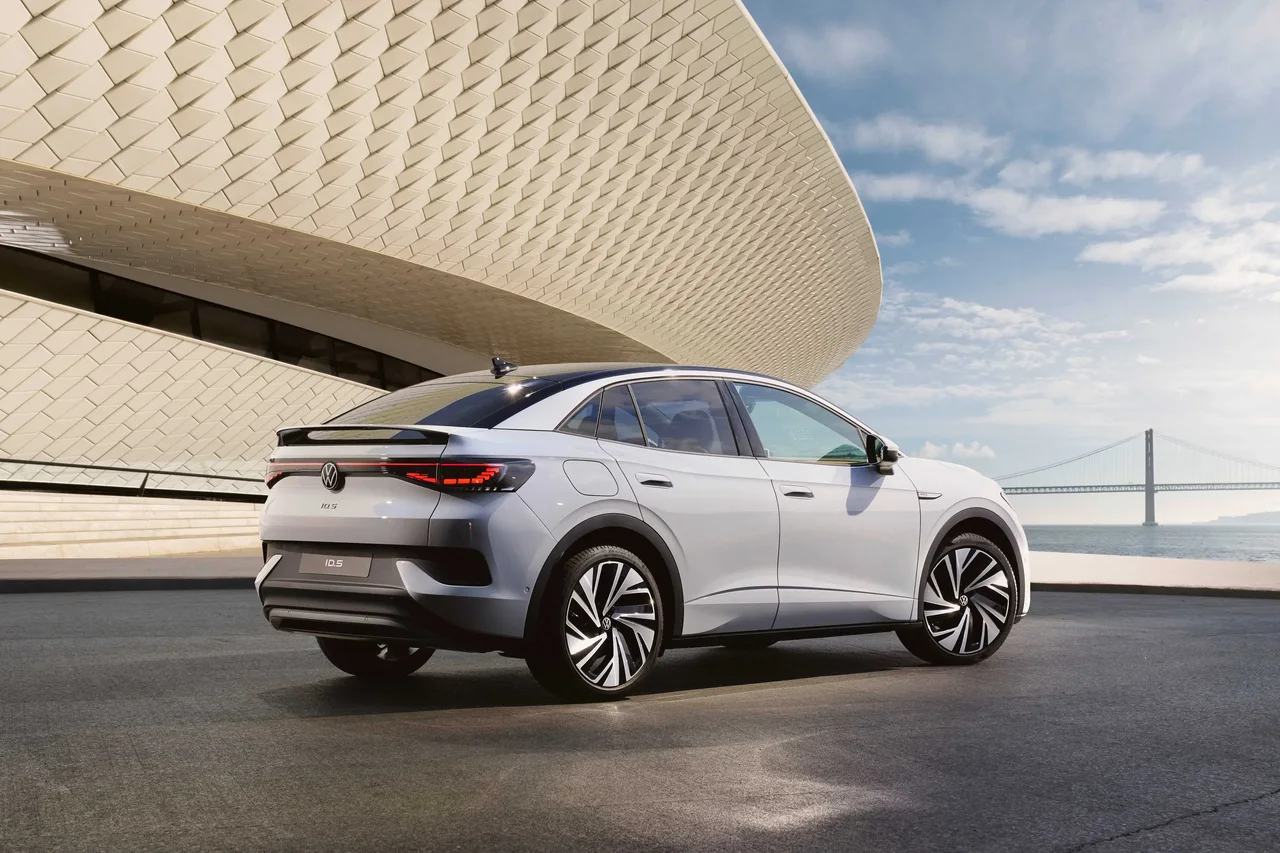Exterior 10