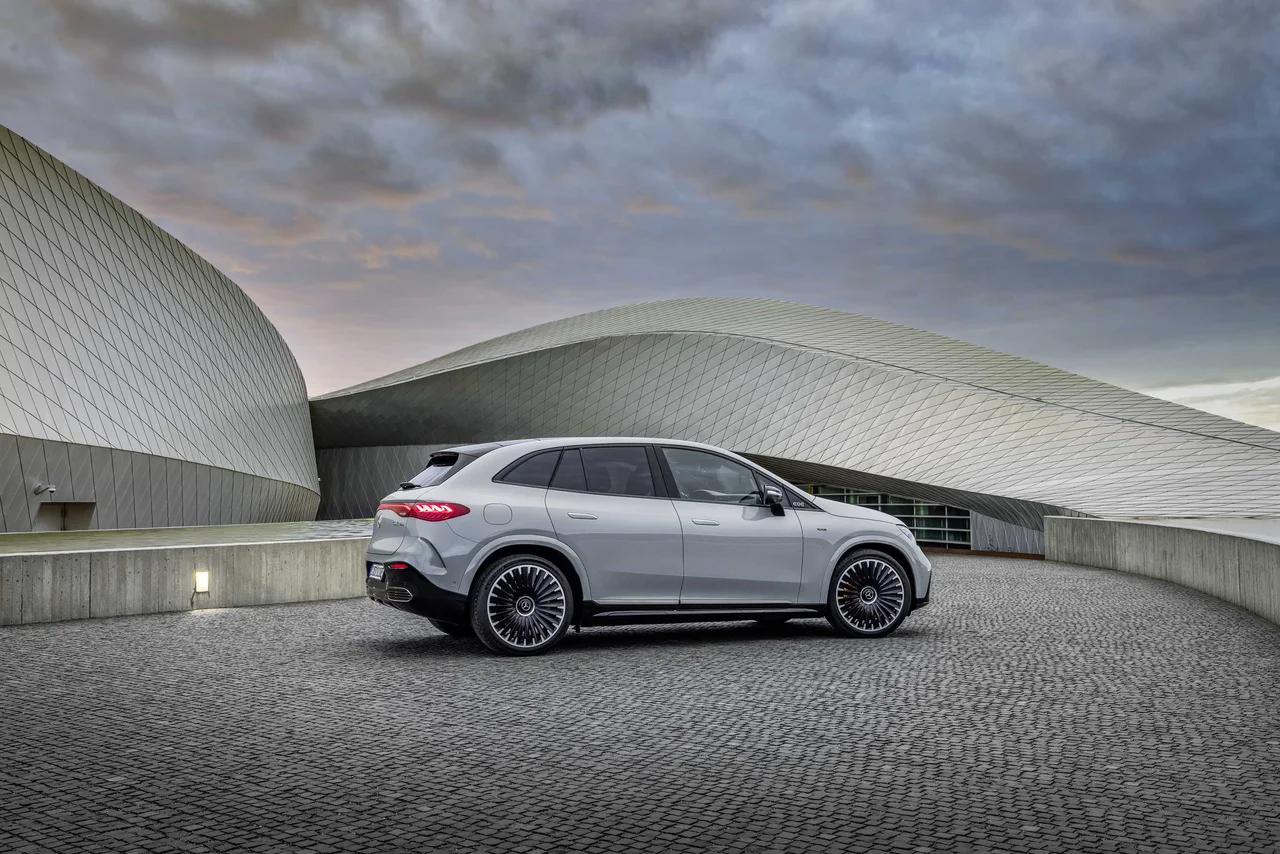 Exterior 3