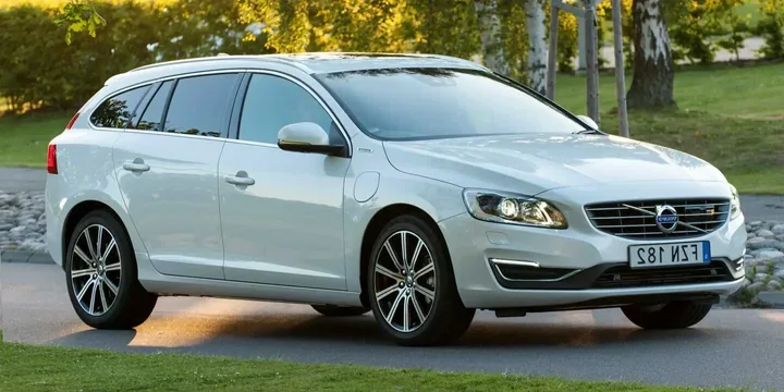 2015 Volvo 2015-volvo-v60-generation-y20-facelift-d5-plug-in-hybrid-awd-geartronic-6-speed main image