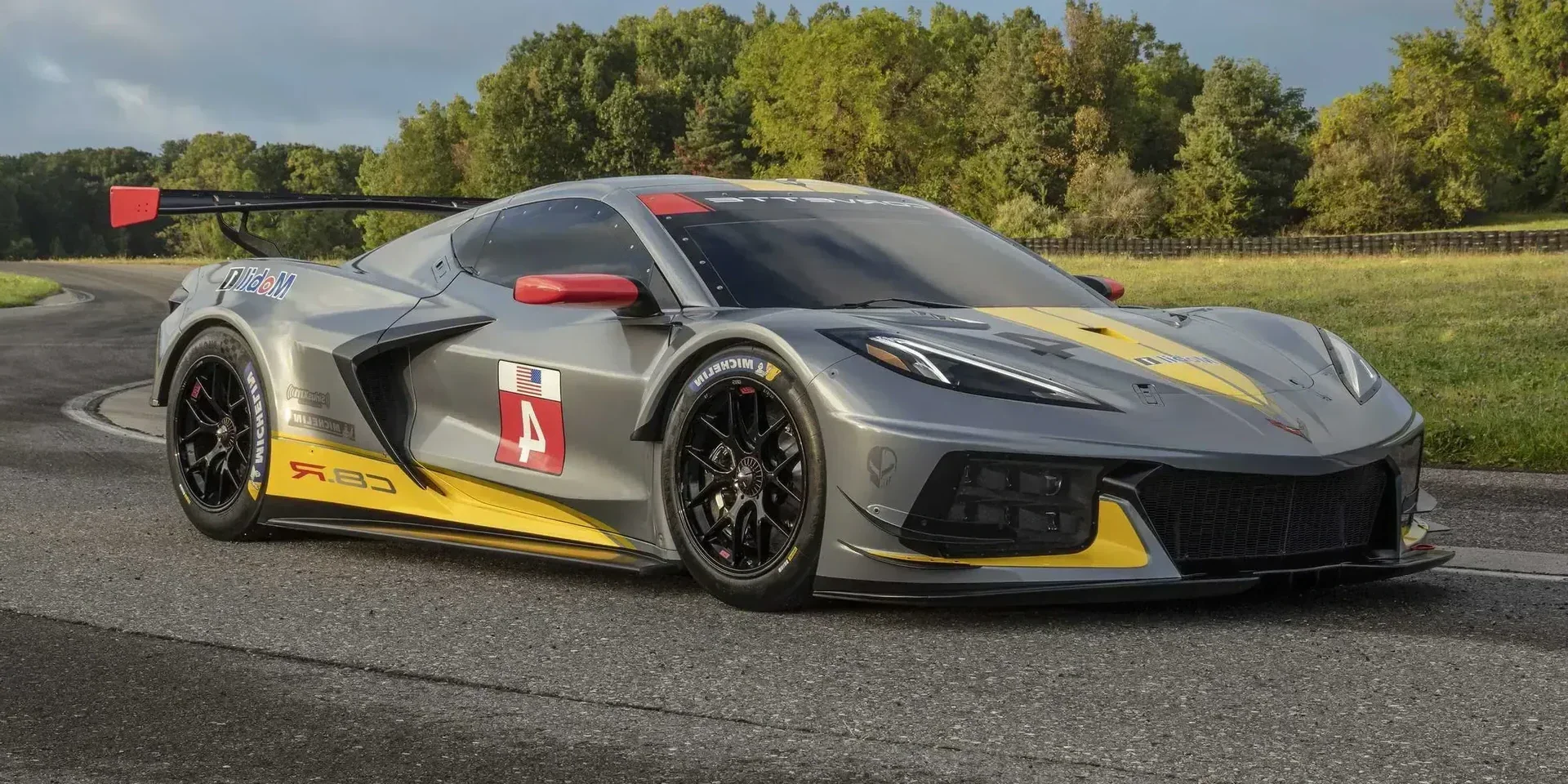 2020 Chevrolet Corvette photo 1