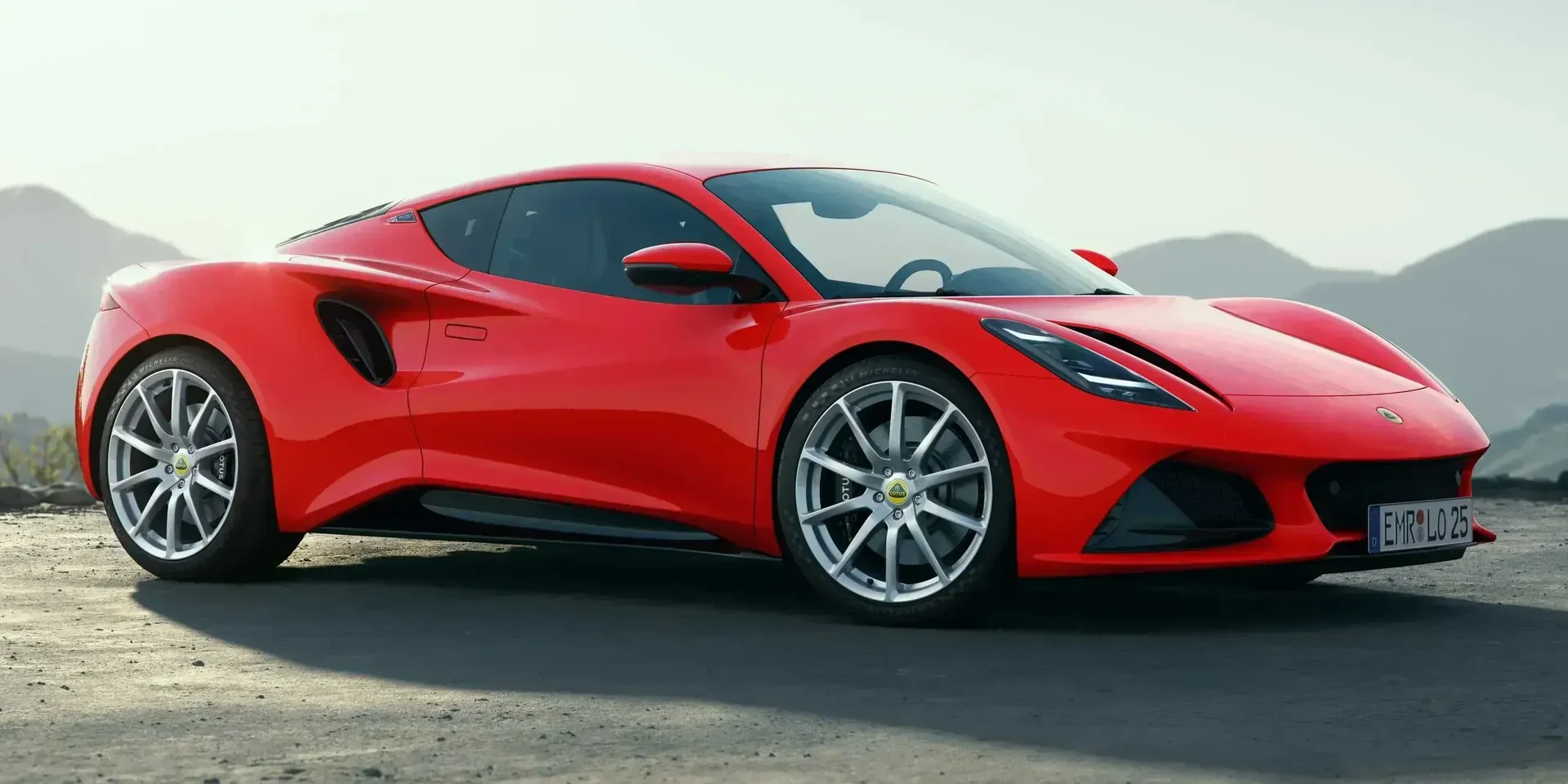 2022 Lotus Emira photo 1