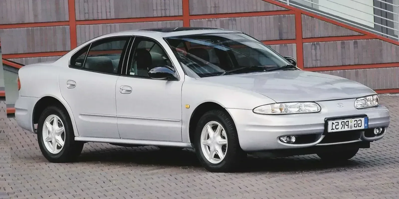 1999 Chevrolet Alero photo 1