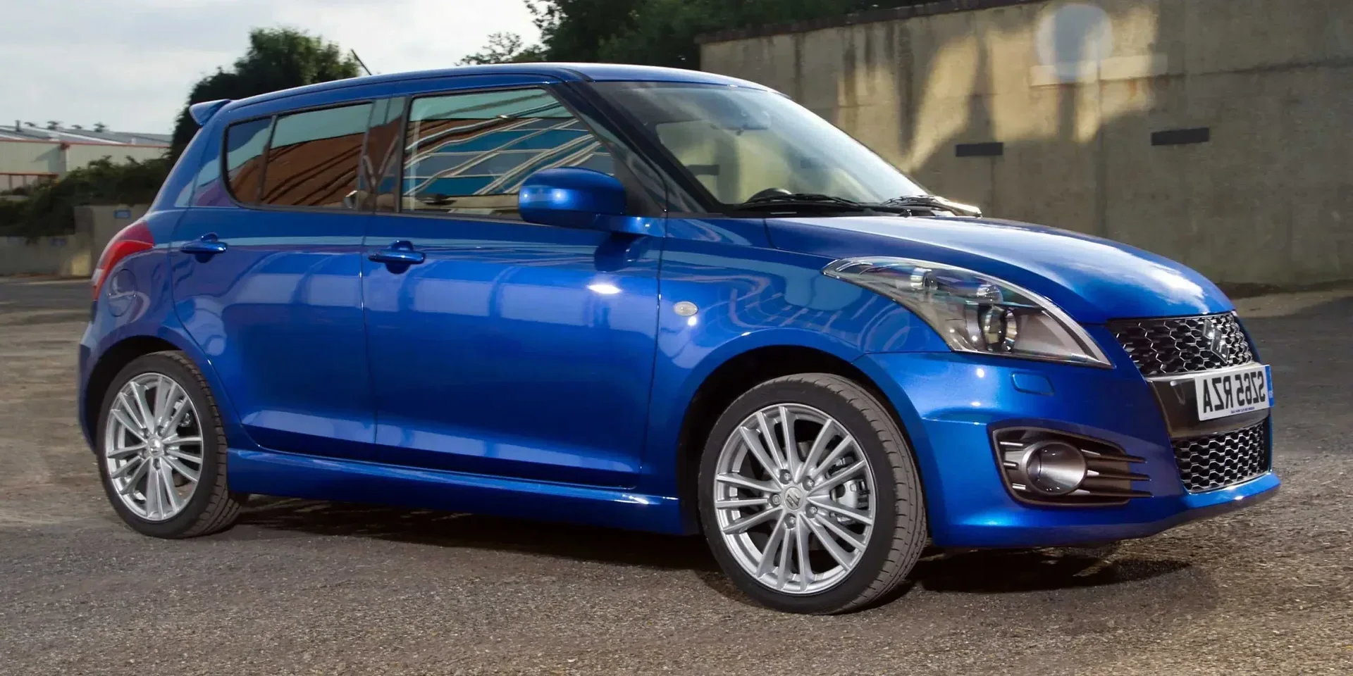 2015 Suzuki Swift photo 1