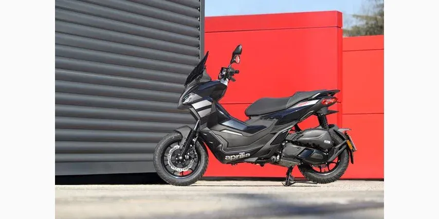 2025 Aprilia SR GT photo 1