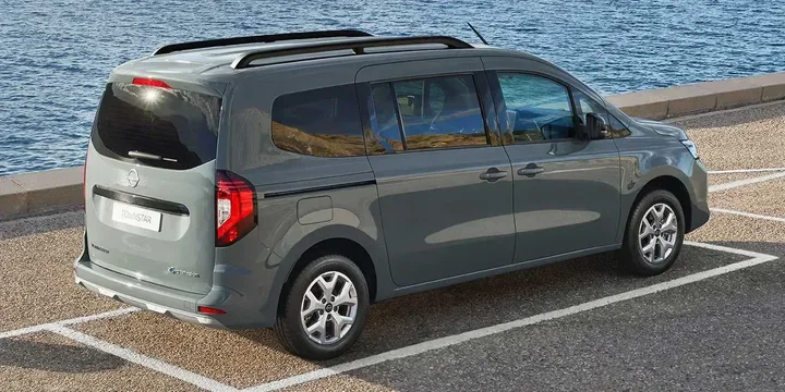 2024 Nissan 2024-nissan-townstar-ev-single-speed main image