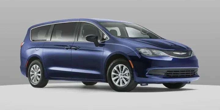 2020 Chrysler 2020-chrysler-voyager-36-v6-torqueflite-9-speed main image