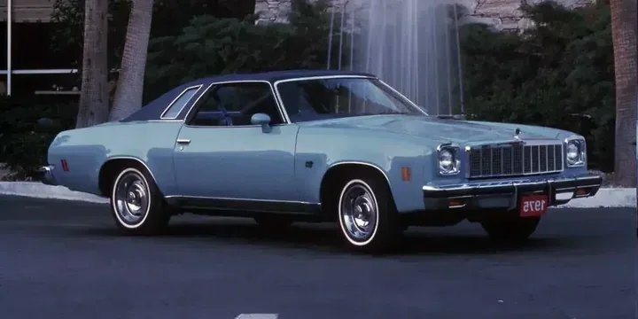 1975 Chevrolet 1975-chevrolet-chevelle-coupe-formal-coupe-malibu-classic-coupe-57-v8-147ps main image