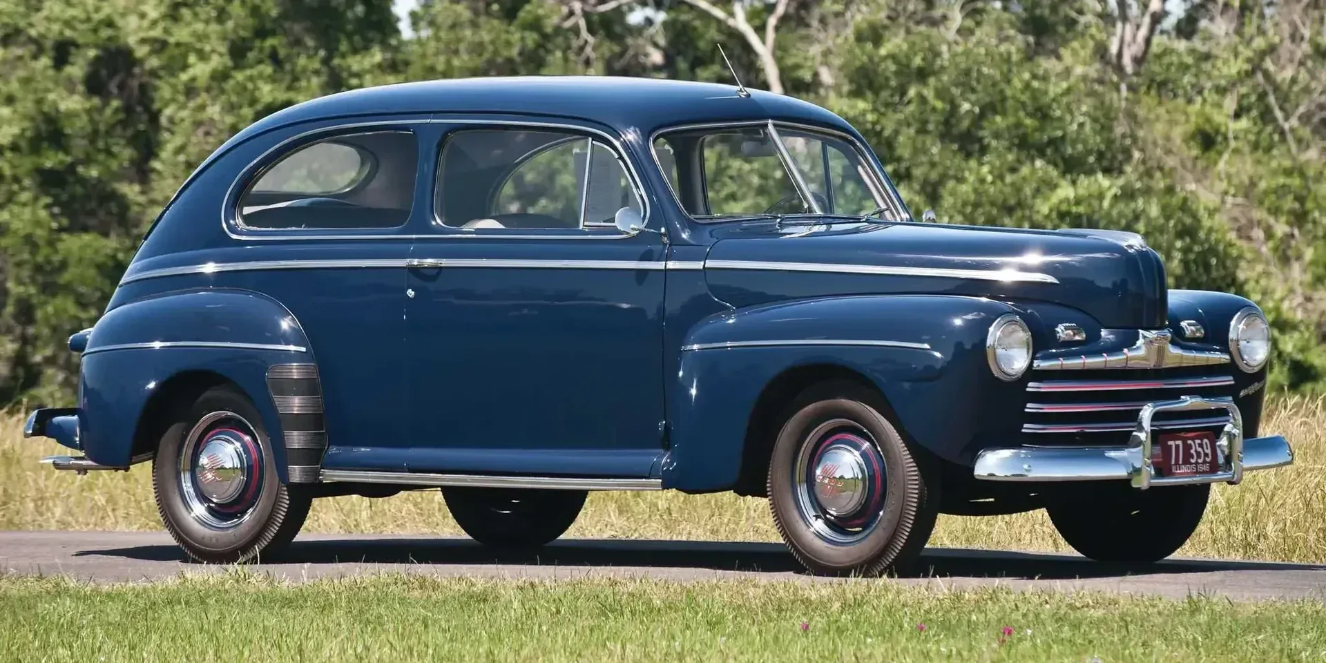 1946 Ford Super Deluxe Tudor photo 1