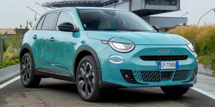 2023 Fiat 2023-fiat-600-hybrid-edct-6-speed main image