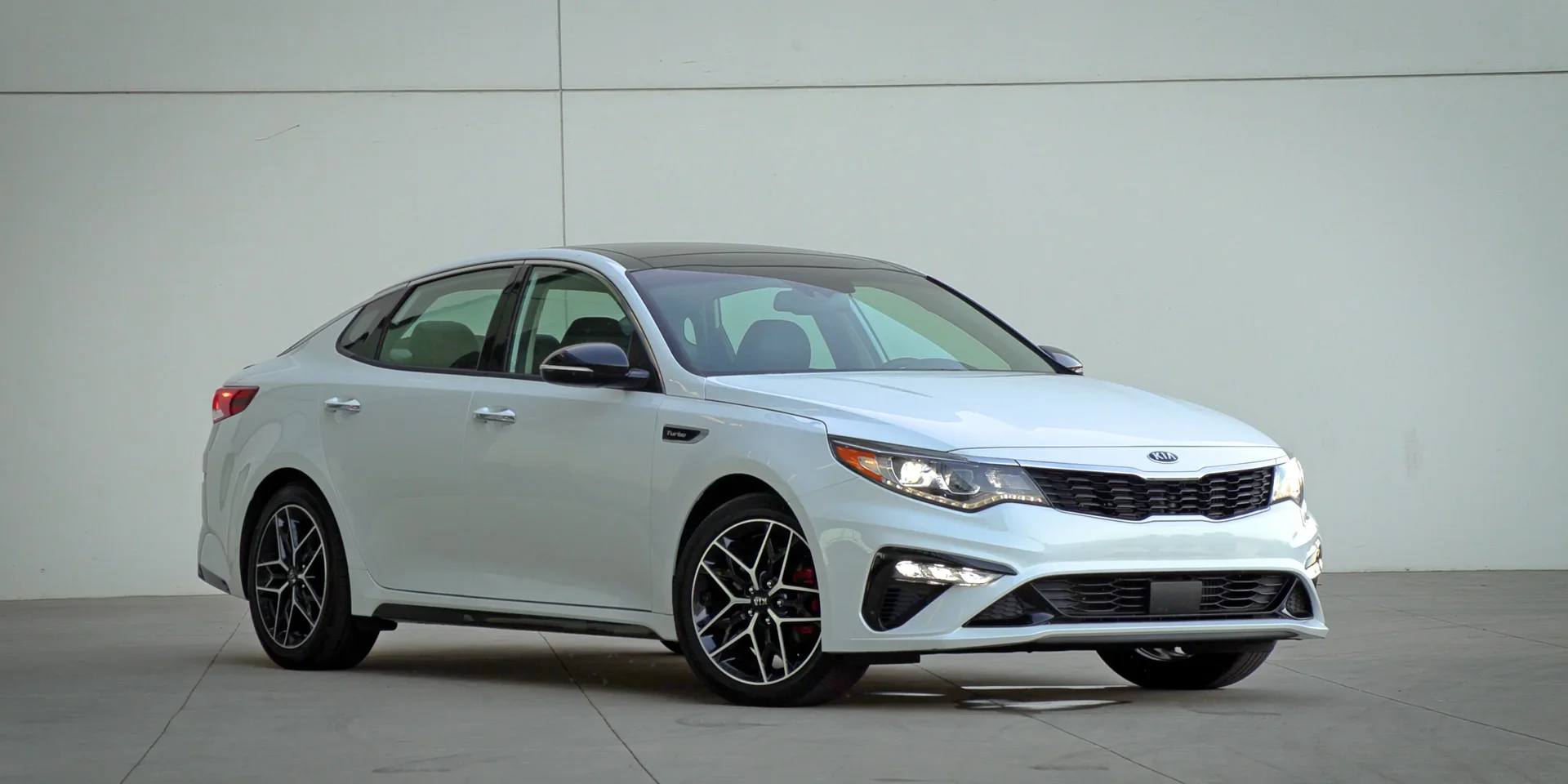 2018 Kia Optima photo 1