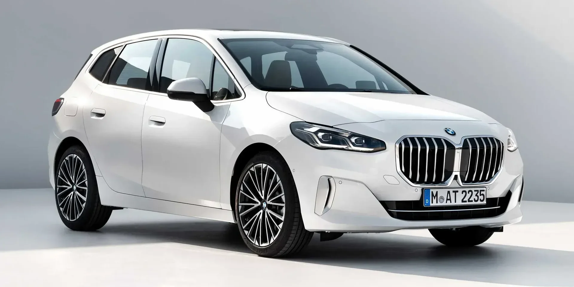 2022 BMW 2 Series photo 1