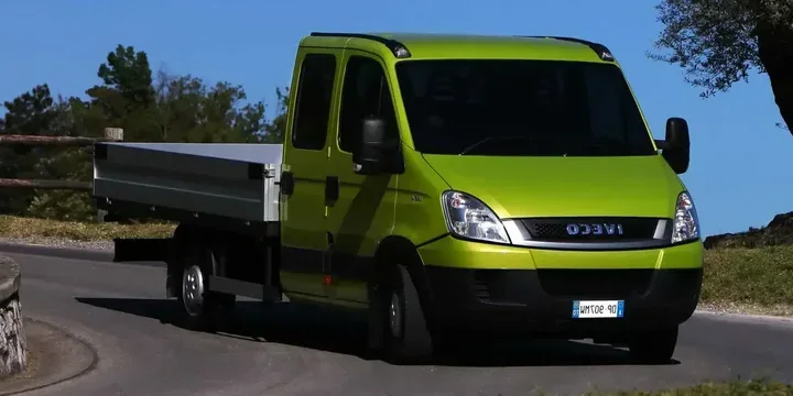 2009 Iveco 2009-iveco-daily-lcv-35-chassis-crew-cab-30-hpi-140ps main image