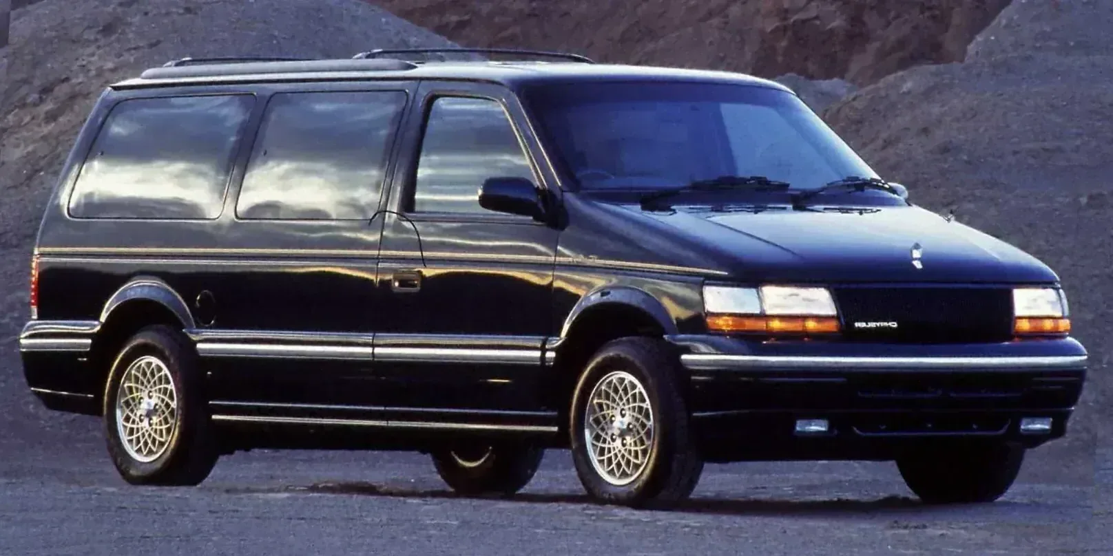1996 Chrysler Town & Country LWB Minivan photo 1