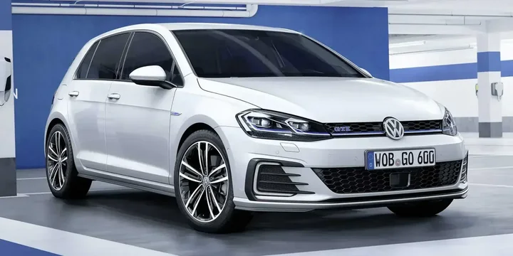 2017 Volkswagen 2017-volkswagen-golf-gte main image