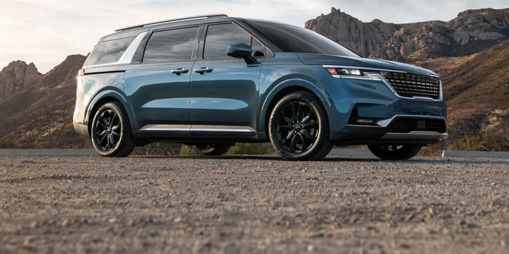 2021 Kia Carnival exterior main image