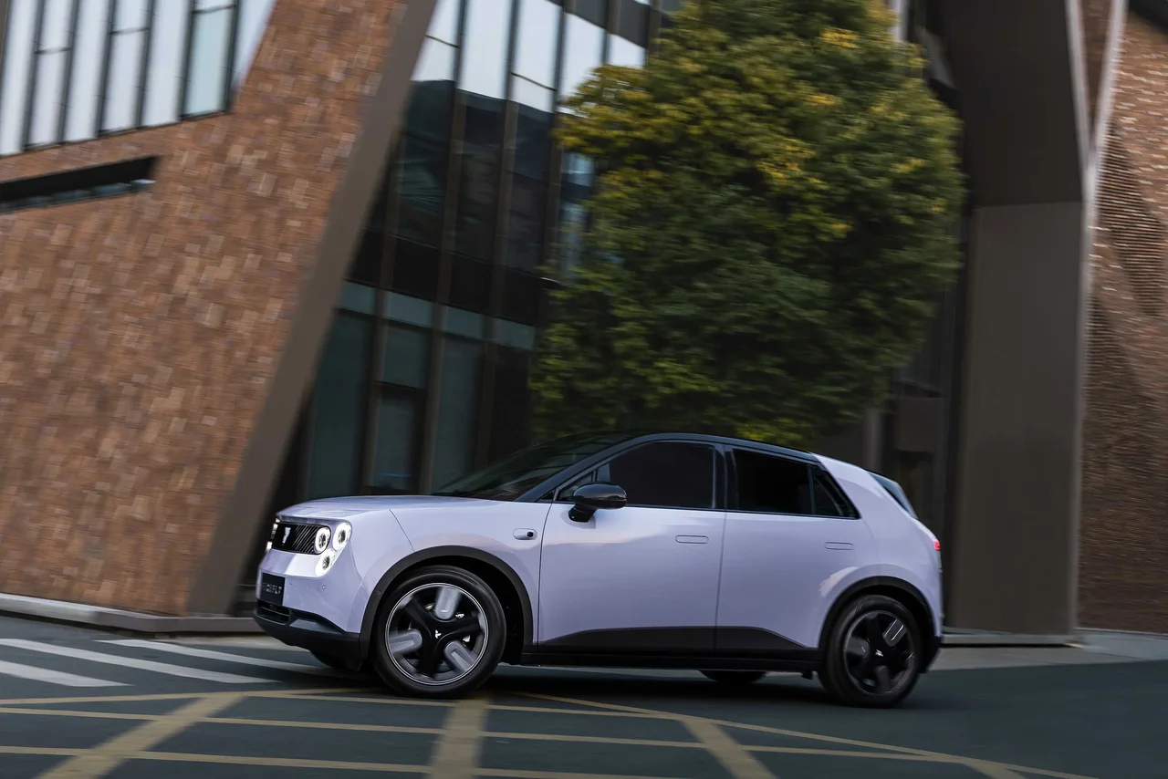 Exterior 3