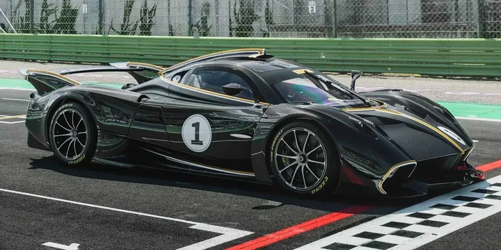 2021 Pagani 2021-pagani-huayra main image