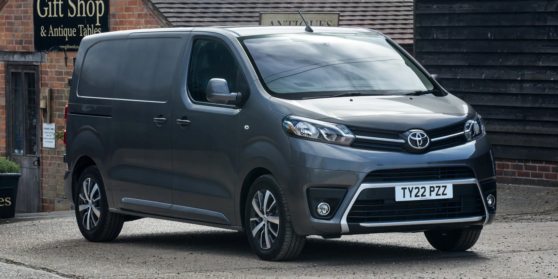 2024 Toyota ProAce photo 1