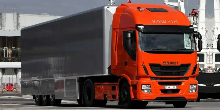 2013 Iveco 2013-iveco-stralis-500-4x2 main image