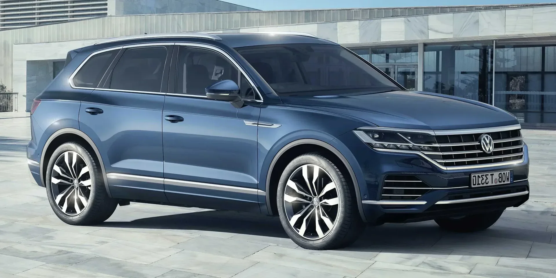 2024 Volkswagen Touareg photo 1