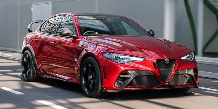 2021 Alfa Romeo 2021-alfa-romeo-giulia-gtam-automatic main image