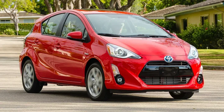 2015 Toyota 2015-toyota-prius-c-e main image