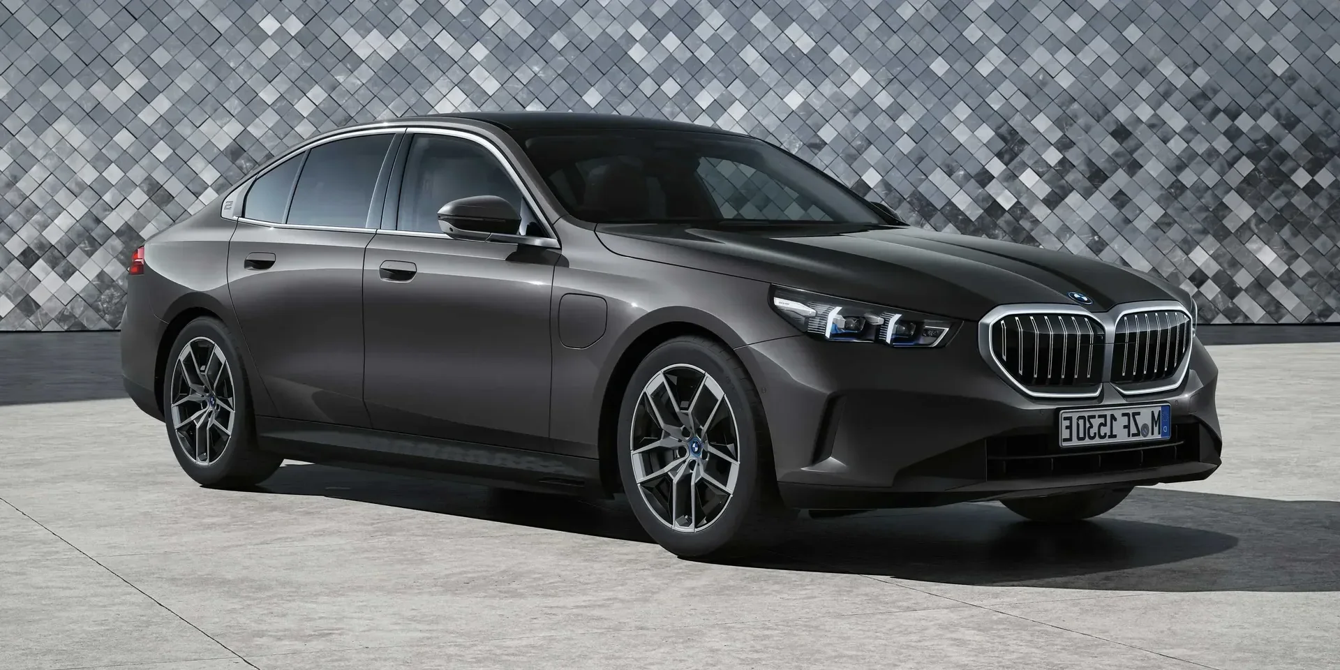 2024 BMW 5 Series photo 1