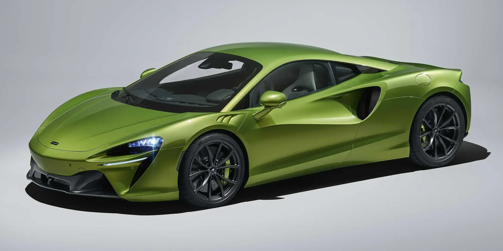 2021 McLaren Artura photo 1
