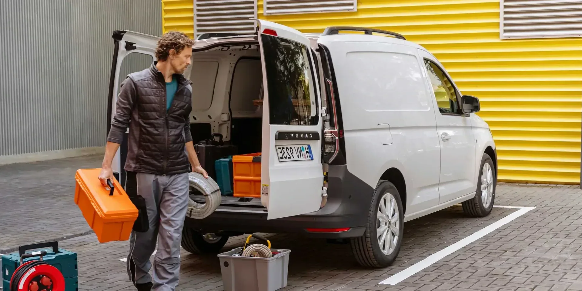2026 Volkswagen Caddy Cargo eHybrid photo 1