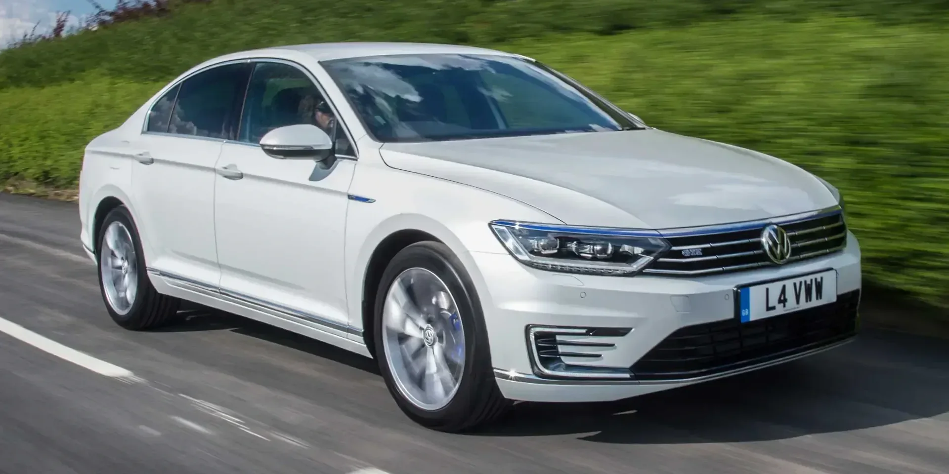 2016 Volkswagen Passat GTE photo 1
