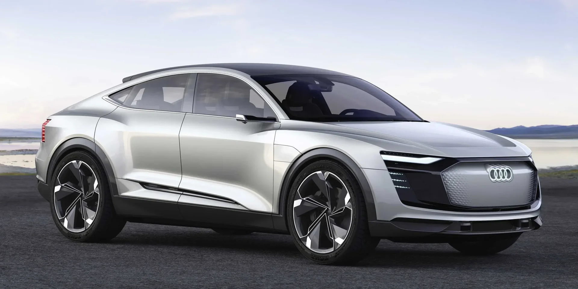 2017 Audi e-tron Sportback photo 1