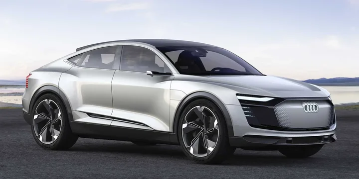 2017 Audi 2017-audi-e-tron-95-kwh-quattro main image