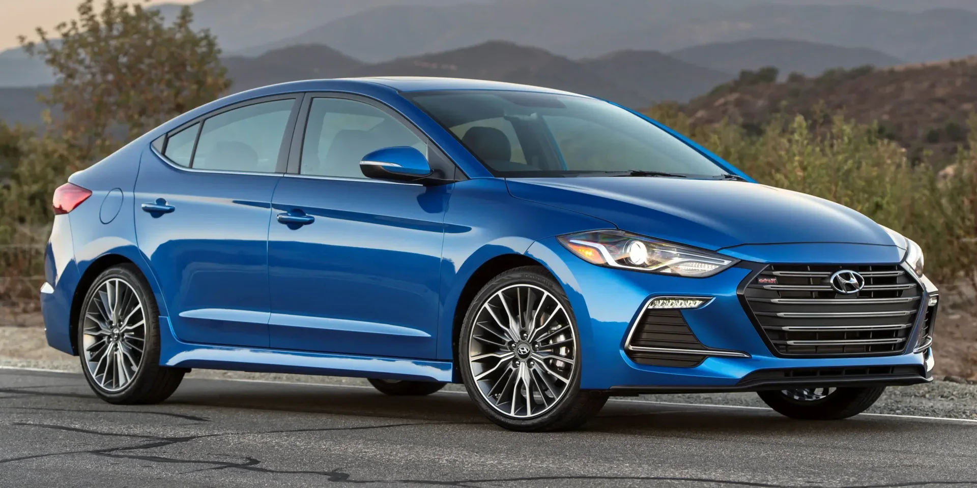 2016 Hyundai Elantra photo 1