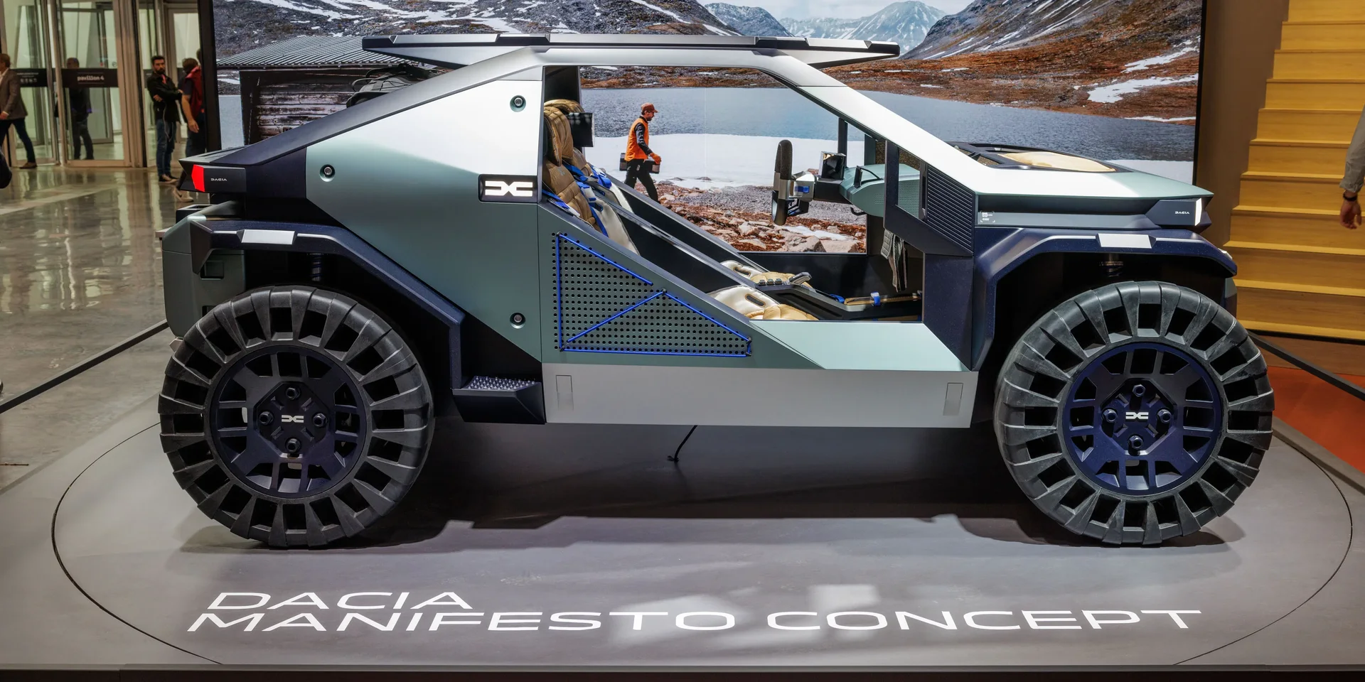 2022 Dacia Manifesto photo 1